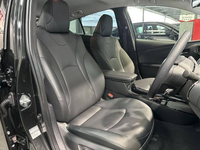 プリウス Ａツーリングセレクション・ブラックエディション　ナビ　ＬＥＤライト　ＡＣ１００Ｖ電源　Ｂカメラ　アルミホイール　スマートキー　オートクルーズコントロール　ＡＣ　ＥＴＣ　定期点検記録簿　ミュージックプレイヤー接続可　キーフリー　アイドリングストップ（10枚目）