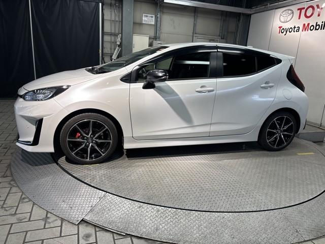 アクア ＧＲスポーツ　スマートキー＆プッシュスタート　イモビライザー　ＬＥＤライト　衝突軽減ブレーキ　地デジ　ワンオーナー車　ＡＣ１００Ｖ　クルコン　メモリナビ　ミュージックプレイヤー接続可　横滑り防止装置　オートエアコン（6枚目）