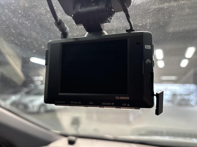 アクア ＧＲスポーツ　スマートキー＆プッシュスタート　イモビライザー　ＬＥＤライト　衝突軽減ブレーキ　地デジ　ワンオーナー車　ＡＣ１００Ｖ　クルコン　メモリナビ　ミュージックプレイヤー接続可　横滑り防止装置　オートエアコン（8枚目）