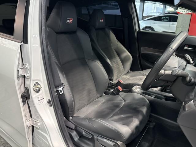 アクア ＧＲスポーツ　スマートキー＆プッシュスタート　イモビライザー　ＬＥＤライト　衝突軽減ブレーキ　地デジ　ワンオーナー車　ＡＣ１００Ｖ　クルコン　メモリナビ　ミュージックプレイヤー接続可　横滑り防止装置　オートエアコン（10枚目）