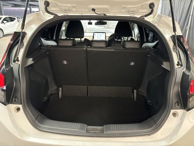 アクア ＧＲスポーツ　スマートキー＆プッシュスタート　イモビライザー　ＬＥＤライト　衝突軽減ブレーキ　地デジ　ワンオーナー車　ＡＣ１００Ｖ　クルコン　メモリナビ　ミュージックプレイヤー接続可　横滑り防止装置　オートエアコン（12枚目）