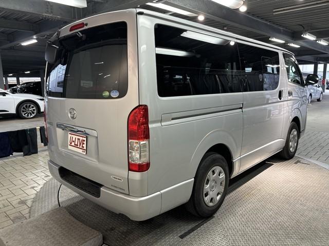 ハイエースバン ＤＸ　ＧＬパッケージ　メモリナビ　ナビ＆ＴＶ　バックモニター　フルセグ　横滑り防止装置　キーレスエントリー　エアコン　ＥＴＣ車載器　記録簿　パワステ　ＤＶＤ再生　フロントパワーウインドウ　エアバック　セキュリティー　ＡＢＳ（5枚目）