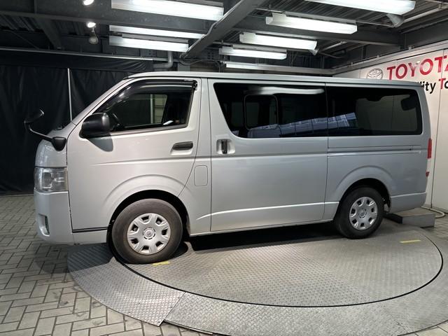 ハイエースバン ＤＸ　ＧＬパッケージ　メモリナビ　ナビ＆ＴＶ　バックモニター　フルセグ　横滑り防止装置　キーレスエントリー　エアコン　ＥＴＣ車載器　記録簿　パワステ　ＤＶＤ再生　フロントパワーウインドウ　エアバック　セキュリティー　ＡＢＳ（6枚目）