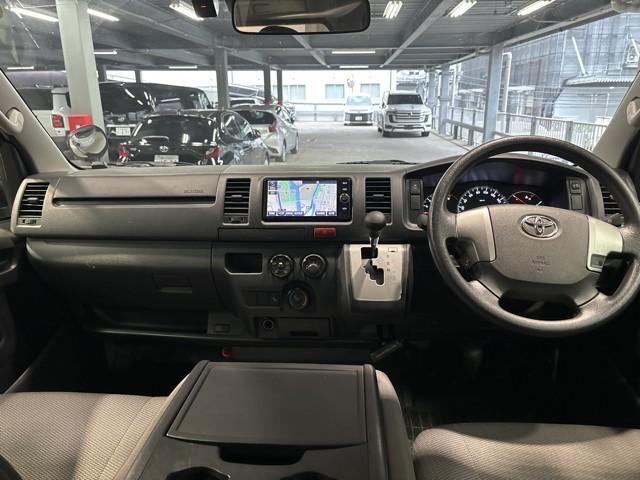 ハイエースバン ＤＸ　ＧＬパッケージ　メモリナビ　ナビ＆ＴＶ　バックモニター　フルセグ　横滑り防止装置　キーレスエントリー　エアコン　ＥＴＣ車載器　記録簿　パワステ　ＤＶＤ再生　フロントパワーウインドウ　エアバック　セキュリティー　ＡＢＳ（7枚目）