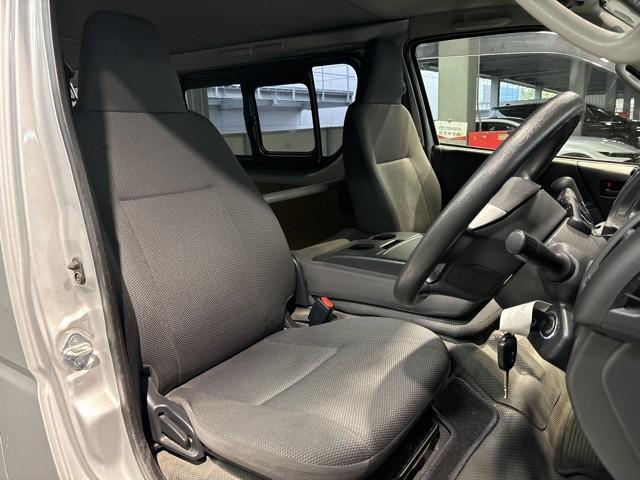 ハイエースバン ＤＸ　ＧＬパッケージ　メモリナビ　ナビ＆ＴＶ　バックモニター　フルセグ　横滑り防止装置　キーレスエントリー　エアコン　ＥＴＣ車載器　記録簿　パワステ　ＤＶＤ再生　フロントパワーウインドウ　エアバック　セキュリティー　ＡＢＳ（10枚目）