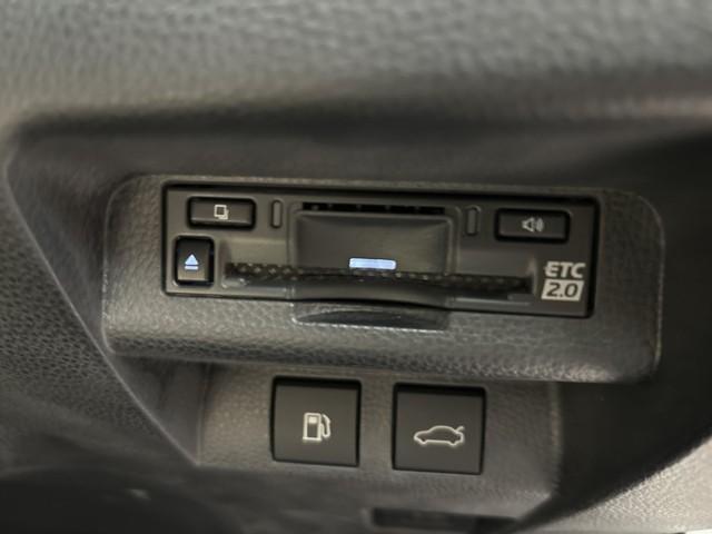 クラウンクロスオーバー Ｇアドバンスド・レザーパッケージ　ＴＳＳ　レザー　フルセグＴＶ　パワーシート　ＬＥＤヘッドライト　クルーズコントロール　Ｂカメラ　ドライブレコーダ　オートエアコン　アルミホイル　ワンオーナー　ＥＴＣ付　横滑り防止装置　４ＷＤ　ＴＶ（8枚目）