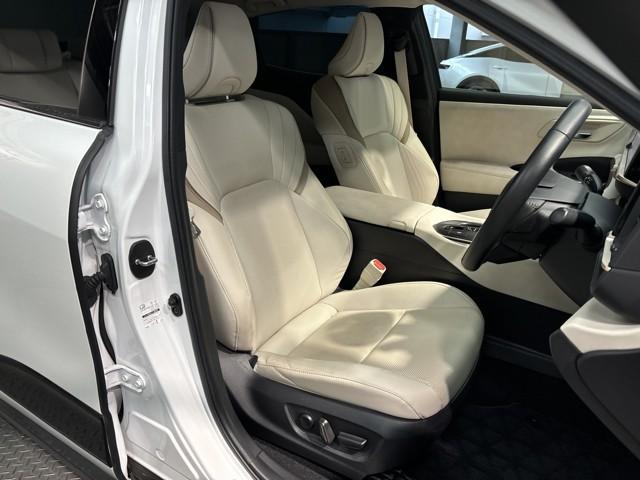 クラウンクロスオーバー Ｇアドバンスド・レザーパッケージ　ＴＳＳ　レザー　フルセグＴＶ　パワーシート　ＬＥＤヘッドライト　クルーズコントロール　Ｂカメラ　ドライブレコーダ　オートエアコン　アルミホイル　ワンオーナー　ＥＴＣ付　横滑り防止装置　４ＷＤ　ＴＶ（10枚目）