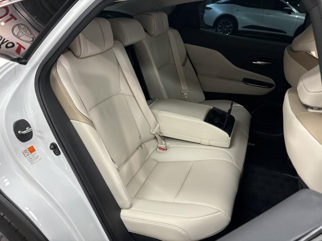 クラウンクロスオーバー Ｇアドバンスド・レザーパッケージ　ＴＳＳ　レザー　フルセグＴＶ　パワーシート　ＬＥＤヘッドライト　クルーズコントロール　Ｂカメラ　ドライブレコーダ　オートエアコン　アルミホイル　ワンオーナー　ＥＴＣ付　横滑り防止装置　４ＷＤ　ＴＶ（11枚目）