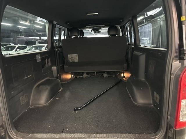 ハイエースバン スーパーＧＬ　ダークプライムＩＩ　ＡＣ　助手席エアバック　フルフラットシート　地デジ　盗難防止システム　ドライブレコーダ　４ＷＤ車　ＥＴＣ付き　ＤＶＤ　ＬＥＤヘッドランプ　エアＢ　ナビ＆ＴＶ　ミュージックプレイヤー接続可　メモリーナビ（12枚目）