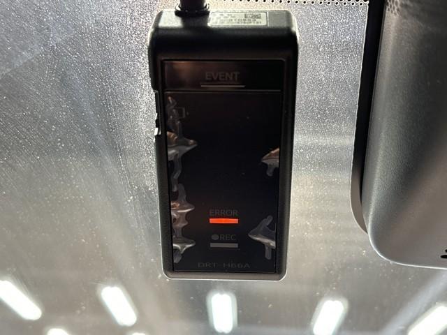 ヴィッツ ハイブリッドU ドライブレコーダー バックガイドモニター 衝突軽減システム 地デジ AUX DVD再生可 ETC オートエアコン クルーズコントロール メモリナビ エアバッグ キーフリー 横滑り防止機能 ナビ&TV(7枚目)