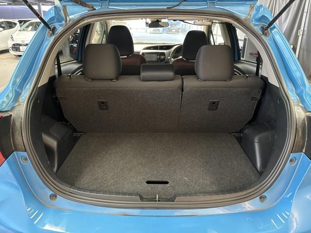 ヴィッツ ハイブリッドU ドライブレコーダー バックガイドモニター 衝突軽減システム 地デジ AUX DVD再生可 ETC オートエアコン クルーズコントロール メモリナビ エアバッグ キーフリー 横滑り防止機能 ナビ&TV(11枚目)