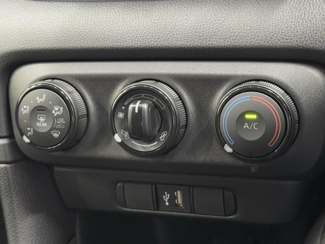 ヤリス X PCS 横滑り防止装置付き 記録簿有 ワイヤレスキー バックガイドモニター 盗難防止 サイドエアバック エアコン Wエアバッグ パワーウインドウ ETC付き パワステ 運転席エアバッグ ナビ ABS(8枚目)