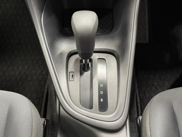 ヤリス X PCS 横滑り防止装置付き 記録簿有 ワイヤレスキー バックガイドモニター 盗難防止 サイドエアバック エアコン Wエアバッグ パワーウインドウ ETC付き パワステ 運転席エアバッグ ナビ ABS(11枚目)