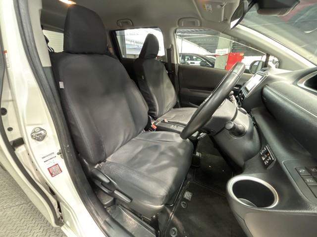 シエンタ ハイブリッド ファンベースGセーフティーエディション 衝突被害軽減 ETC車載器 LEDヘッドライト 両側パワースライドドア クルコン DVD 地デジ キーレスエントリー バックモニター 盗難防止システム ナビ&TV 横滑り防止装置 エアバッグ 記録簿(9枚目)