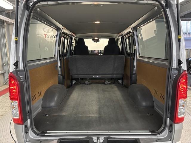 ハイエースバン DX GLパッケージ PS 運転席エアバック キーレスキー ワンセグTV 横滑り防止機能 ミュージックプレイヤー接続可 盗難防止装置 記録簿 ABS ナビTV 4WD メモリーナビ エアコン ETC付き PW TSS(11枚目)
