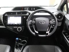 センターメーターです。メーターがセンターに有ると運転時、メーターへの視線移動が少なく済むので見易いですよ。 4