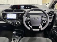 センターメーターです。メーターがセンターに有ると運転時、メーターへの視線移動が少なく済むので見易いですよ。 4