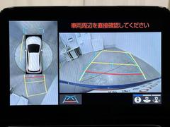 パノラミックビューモニターシステムが付いているので車の上から見た映像が確認できますよ。　一目で車両周辺の情報を確認できますが、直接安全をご確認下さい。 6