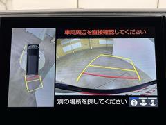 パノラミックビューモニターシステムが付いているので車の上から見た映像が確認できますよ。　一目で車両周辺の情報を確認できますが、直接安全をご確認下さい。 6