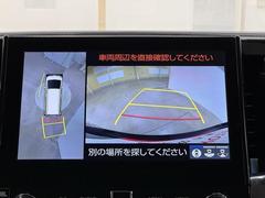 パノラミックビューモニターシステムが付いているので車の上から見た映像が確認できますよ。　一目で車両周辺の情報を確認できますが、直接安全をご確認下さい。 6