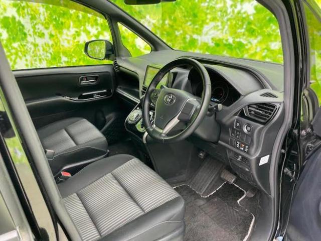 ヴォクシー ＺＳキラメキ２　新品タイヤ／保証書／社外　９インチ　ＳＤナビ／フリップダウンモニター　社外　１２．８インチ／トヨタセーフティセンス／両側電動スライドドア／車線逸脱防止支援システム／ヘッドランプ　ＬＥＤ　後席モニター（4枚目）