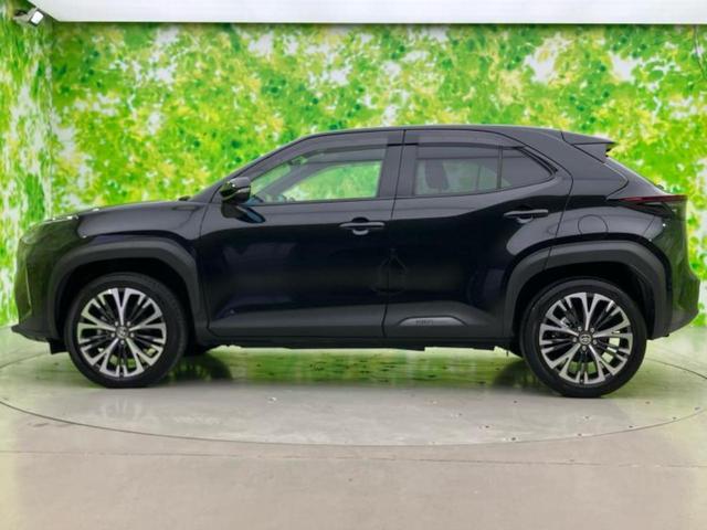 ヤリスクロス ハイブリッドＺ　ディスプレイオーディオ８インチ／トヨタセーフティセンス／シートヒーター　前席／パノラミックビューモニター／車線逸脱防止支援システム／シート　ハーフレザー／電動バックドア／ヘッドランプ　ＬＥＤ（2枚目）