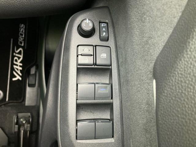 ヤリスクロス ハイブリッドＺ　ディスプレイオーディオ８インチ／トヨタセーフティセンス／シートヒーター　前席／パノラミックビューモニター／車線逸脱防止支援システム／シート　ハーフレザー／電動バックドア／ヘッドランプ　ＬＥＤ（18枚目）