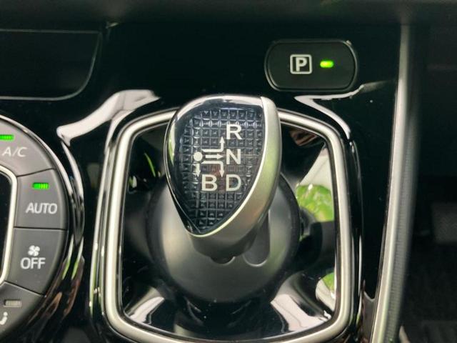 ヴォクシー ハイブリッドZSキラメキ3 新品タイヤ/保証書/純正 10インチ ナビ/フリップダウンモニター 純正 12.1インチ/衝突安全装置/両側電動スライドドア/シートヒーター/車線逸脱防止支援システム/シート ハーフレザー DVD再生(18枚目)