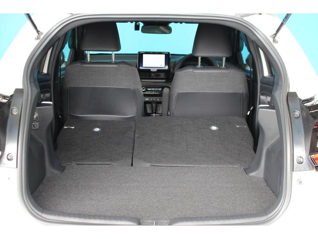 ヤリス ハイブリッドＺ　禁煙車／セーフティセンス／純正８インチディスプレイオーディオ／全周囲カメラ／フルセグ／オプション１６インチアルミホイール／レーダークルーズコントロール／ＢＳＭ／ＥＴＣ２．０／ＡＣ１００Ｖ／ＨＤＭＩ端子（9枚目）