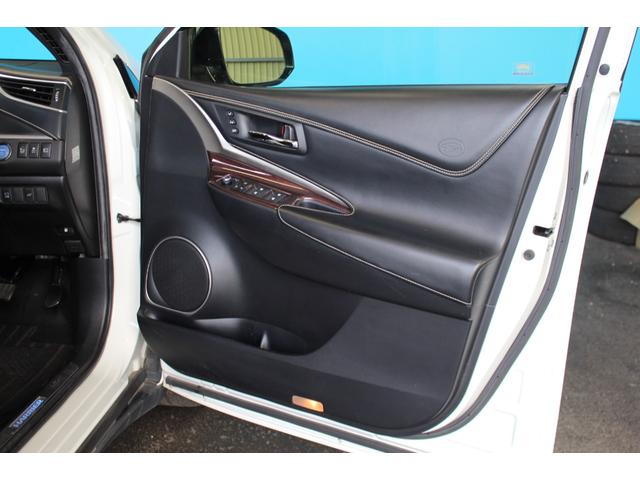 ハリアーハイブリッド プレミアム　アドバンスドパッケージ　禁煙車／ムーンルーフ／ＪＢＬサウンド／黒革シート／メーカーナビ／全周囲カメラ／レーダークルーズコントロール／パワーバックドア／置くだけ充電／パワーシート／シートヒーター／４ＷＤ／ブルートゥース接続可能（54枚目）