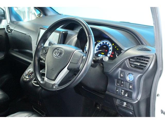 ノア ハイブリッドＧ　モデリスタエアロ／ＡＬＰＩＮＥ製９インチナビ／セーフティセンスＣ／ＢＬＺＺＴ車高調／片側電動スライド／禁煙／バックカメラ／ＥＴＣ／オートクルーズコントロール／純正１５インチアルミ／シートヒーター／（49枚目）