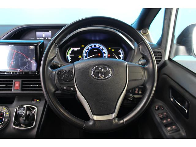 ノア ハイブリッドＧ　モデリスタエアロ／ＡＬＰＩＮＥ製９インチナビ／セーフティセンスＣ／ＢＬＺＺＴ車高調／片側電動スライド／禁煙／バックカメラ／ＥＴＣ／オートクルーズコントロール／純正１５インチアルミ／シートヒーター／（59枚目）