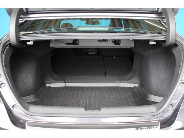 インサイト ＥＸ・ブラックスタイル　禁煙車／ホンダセンシング／純正８インチナビ／バックカメラ／フルセグ／レーダークルーズコントロール／ハーフレザー／シートヒーター／ブラインドスポットモニター／ＬＥＤヘッドライト／スマートキー／ＥＴＣ（9枚目）