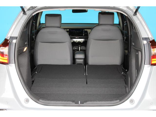 フィット ｅ：ＨＥＶ　ＲＳ　ホンダセンシング／禁煙／純正９インチナビ／バックカメラ／アダプティブクルーズ／寒冷地仕様／ＬＥＤヘッドライト／ハーフレザーシート／パドルシフト付／プッシュスタート／スマートキー／オートライト／（9枚目）