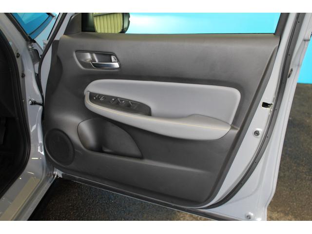 フィット ｅ：ＨＥＶ　ＲＳ　ホンダセンシング／禁煙／純正９インチナビ／バックカメラ／アダプティブクルーズ／寒冷地仕様／ＬＥＤヘッドライト／ハーフレザーシート／パドルシフト付／プッシュスタート／スマートキー／オートライト／（24枚目）