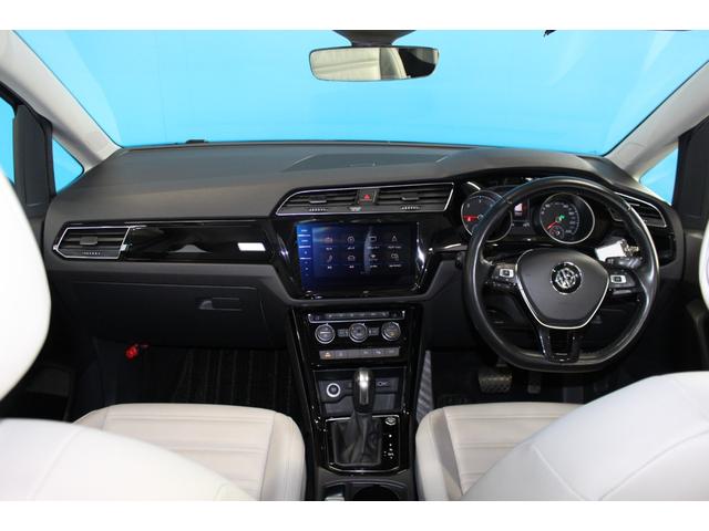 ゴルフトゥーラン ＴＤＩ　プレミアム　禁煙車／白革シート／純正９．２インチナビ／バックカメラ／フルセグ／レーダークルーズコントロール／ルーフレール／パワーバックドア／ＢＳＭ／ＥＴＣ２．０／パドルシフト／パワーシート／シートヒーター／ターボ（6枚目）