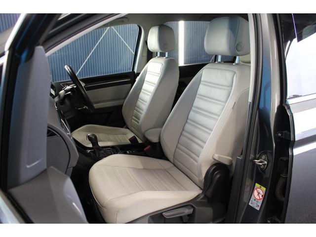 ゴルフトゥーラン ＴＤＩ　プレミアム　禁煙車／白革シート／純正９．２インチナビ／バックカメラ／フルセグ／レーダークルーズコントロール／ルーフレール／パワーバックドア／ＢＳＭ／ＥＴＣ２．０／パドルシフト／パワーシート／シートヒーター／ターボ（7枚目）
