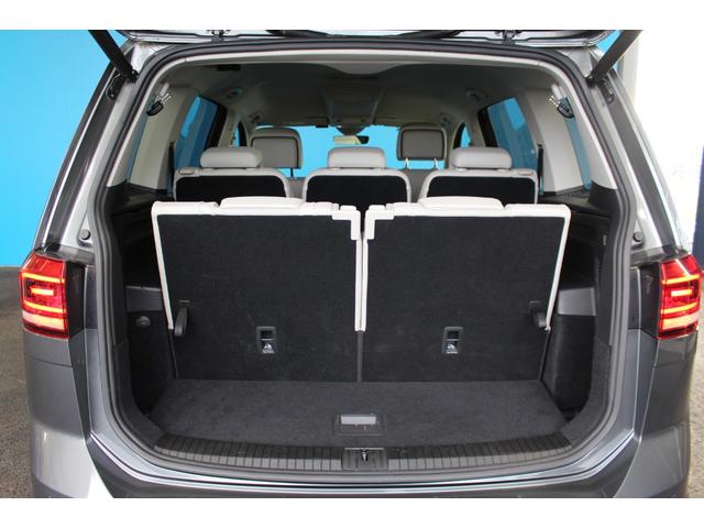 ゴルフトゥーラン ＴＤＩ　プレミアム　禁煙車／白革シート／純正９．２インチナビ／バックカメラ／フルセグ／レーダークルーズコントロール／ルーフレール／パワーバックドア／ＢＳＭ／ＥＴＣ２．０／パドルシフト／パワーシート／シートヒーター／ターボ（9枚目）