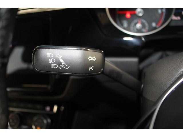 ゴルフトゥーラン ＴＤＩ　プレミアム　禁煙車／白革シート／純正９．２インチナビ／バックカメラ／フルセグ／レーダークルーズコントロール／ルーフレール／パワーバックドア／ＢＳＭ／ＥＴＣ２．０／パドルシフト／パワーシート／シートヒーター／ターボ（27枚目）