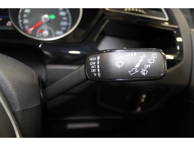 ゴルフトゥーラン ＴＤＩ　プレミアム　禁煙車／白革シート／純正９．２インチナビ／バックカメラ／フルセグ／レーダークルーズコントロール／ルーフレール／パワーバックドア／ＢＳＭ／ＥＴＣ２．０／パドルシフト／パワーシート／シートヒーター／ターボ（28枚目）