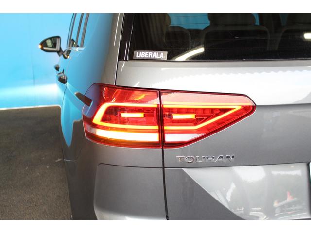 ゴルフトゥーラン ＴＤＩ　プレミアム　禁煙車／白革シート／純正９．２インチナビ／バックカメラ／フルセグ／レーダークルーズコントロール／ルーフレール／パワーバックドア／ＢＳＭ／ＥＴＣ２．０／パドルシフト／パワーシート／シートヒーター／ターボ（44枚目）