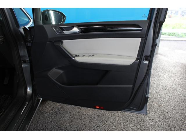 ゴルフトゥーラン ＴＤＩ　プレミアム　禁煙車／白革シート／純正９．２インチナビ／バックカメラ／フルセグ／レーダークルーズコントロール／ルーフレール／パワーバックドア／ＢＳＭ／ＥＴＣ２．０／パドルシフト／パワーシート／シートヒーター／ターボ（49枚目）