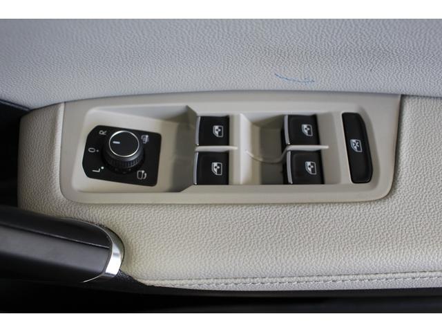 ゴルフトゥーラン ＴＤＩ　プレミアム　禁煙車／白革シート／純正９．２インチナビ／バックカメラ／フルセグ／レーダークルーズコントロール／ルーフレール／パワーバックドア／ＢＳＭ／ＥＴＣ２．０／パドルシフト／パワーシート／シートヒーター／ターボ（61枚目）