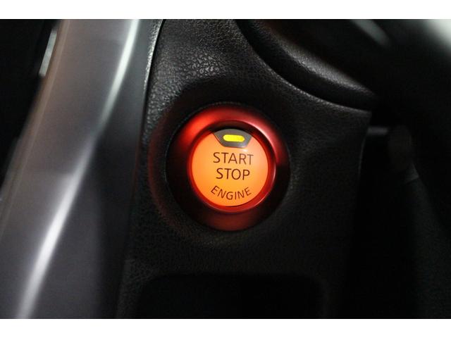 ノート ニスモ　Ｓ　禁煙車／５速ＭＴ車／レカロシート／カーボンボンネット／３Ｄリアウィング／社外マフラー／ＭＯＭＯステアリング／ＲＡＹＳ１６インチアルミホイール／ハーフレザー／社外ディスプレイオーディオ／バックカメラ（20枚目）