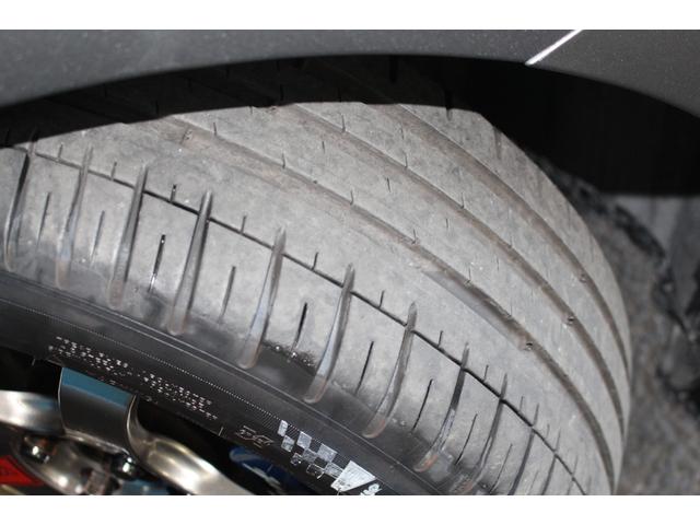 ノート ニスモ　Ｓ　禁煙車／５速ＭＴ車／レカロシート／カーボンボンネット／３Ｄリアウィング／社外マフラー／ＭＯＭＯステアリング／ＲＡＹＳ１６インチアルミホイール／ハーフレザー／社外ディスプレイオーディオ／バックカメラ（22枚目）