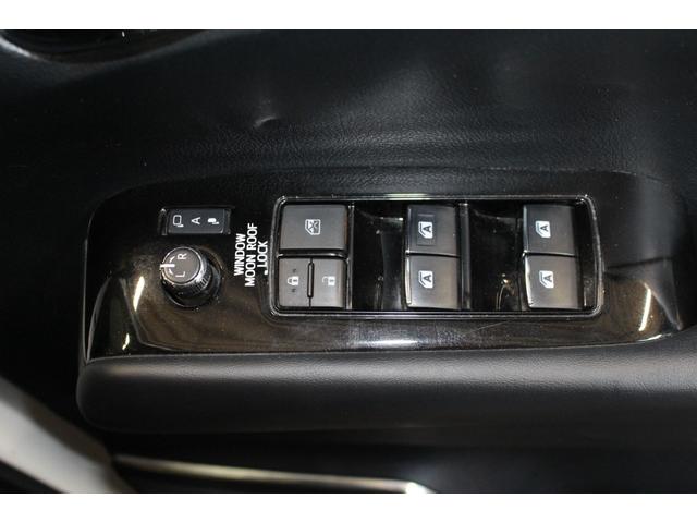 アルファード ２．５Ｓ　Ｃパッケージ　禁煙車／モデリスタ／３眼ＬＥＤ／ツインムーンルーフ／オットマン／セーフティセンス／後席モニター／レーダークルーズコントロール／シートメモリー／パワーシート／デジタルインナーミラー／ベンチレーション（68枚目）