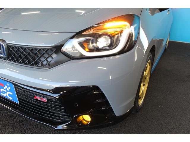 フィット ｅ：ＨＥＶ　ＲＳ　禁煙車／ホンダセンシング／純正９インチナビ／ハーフレザーシート／バックカメラ／ＥＮＫＥＩ１６インチホイール／クリアランスソナー／レーダークルーズコントロール／レーンキープアシスト／ＬＥＤヘッドライト（23枚目）