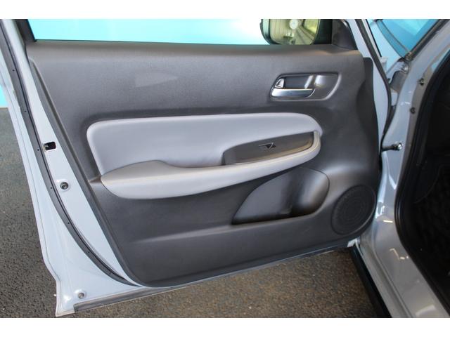 フィット ｅ：ＨＥＶ　ＲＳ　禁煙車／ホンダセンシング／純正９インチナビ／ハーフレザーシート／バックカメラ／ＥＮＫＥＩ１６インチホイール／クリアランスソナー／レーダークルーズコントロール／レーンキープアシスト／ＬＥＤヘッドライト（44枚目）