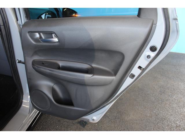 フィット ｅ：ＨＥＶ　ＲＳ　禁煙車／ホンダセンシング／純正９インチナビ／ハーフレザーシート／バックカメラ／ＥＮＫＥＩ１６インチホイール／クリアランスソナー／レーダークルーズコントロール／レーンキープアシスト／ＬＥＤヘッドライト（49枚目）