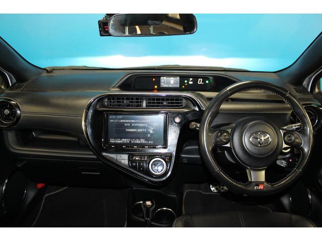 アクア Ｇ　ＧＲスポーツ・１７インチパッケージ　禁煙車／ＧＲ専用エアロ／専用足回り／専用内装／クルーズコントロール／純正９インチナビ／ハーフレザーシート／ＬＥＤ／オートマチックハイビーム／純正ＯＰ１７ＡＷ／レーンキープアシスト／パークアシスト（6枚目）